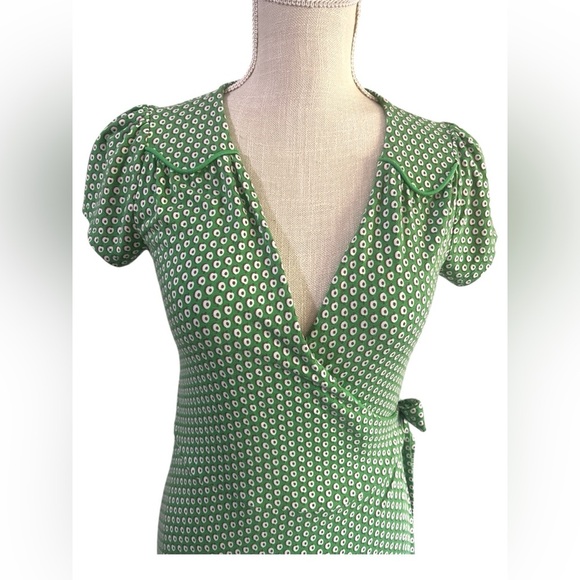 Boden Green and White Puff Sleeve Wrap  Dress - Picture 5 of 11